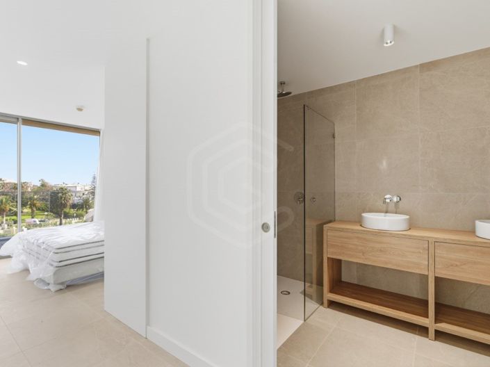 Image No.18-3 Bed Apartment for sale