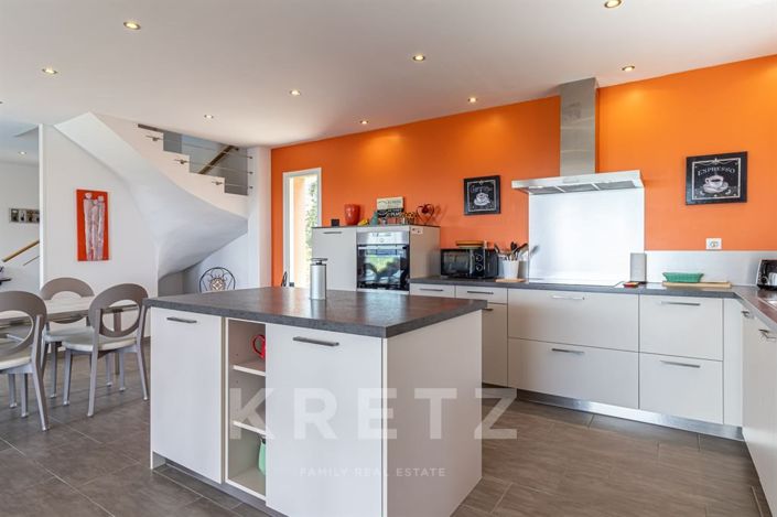 Image No.12-5 Bed House for sale