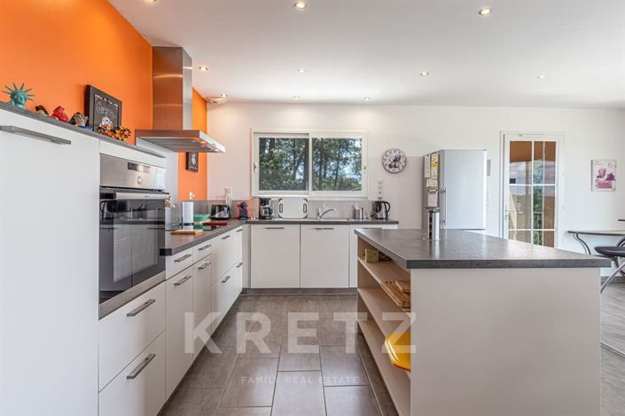 Image No.14-5 Bed House for sale