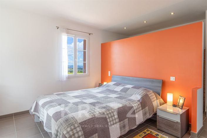 Image No.16-5 Bed House for sale