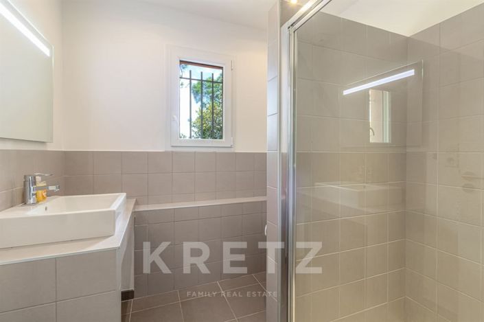 Image No.17-5 Bed House for sale