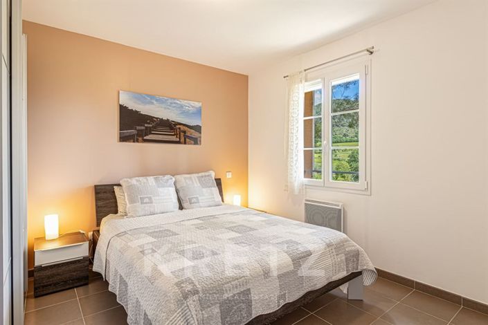 Image No.20-5 Bed House for sale
