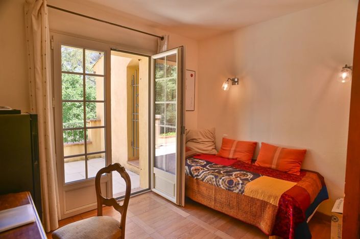 Image No.12-4 Bed House for sale