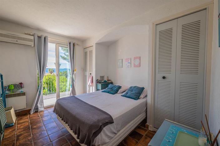 Image No.11-3 Bed House for sale