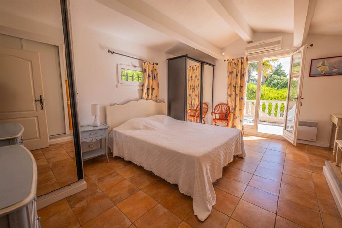Image No.12-3 Bed House for sale