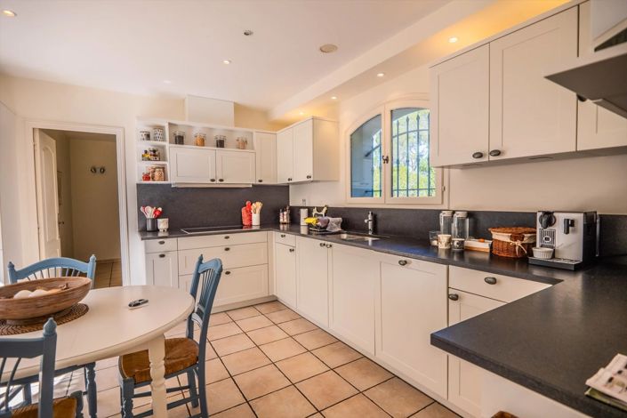 Image No.10-3 Bed House for sale