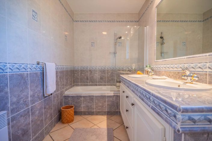 Image No.19-3 Bed House for sale