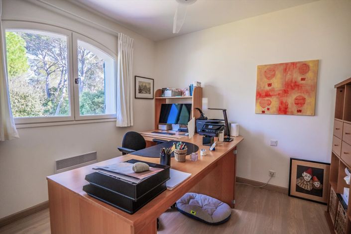 Image No.20-3 Bed House for sale