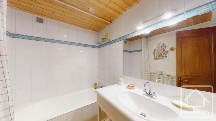 Image No.17-4 Bed Property for sale