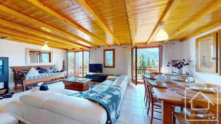 Image No.17-7 Bed Property for sale