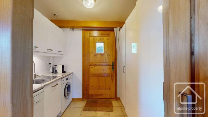 Image No.23-7 Bed Property for sale