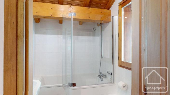 Image No.26-7 Bed Property for sale