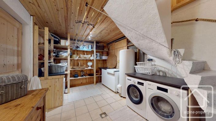 Image No.52-7 Bed Property for sale