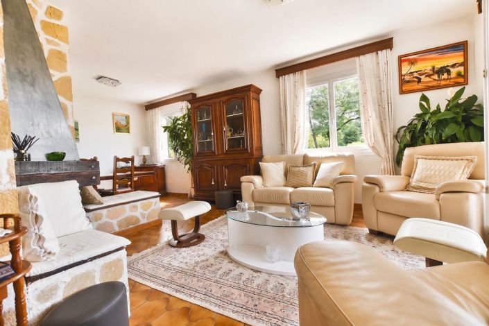 Image No.3-5 Bed House for sale