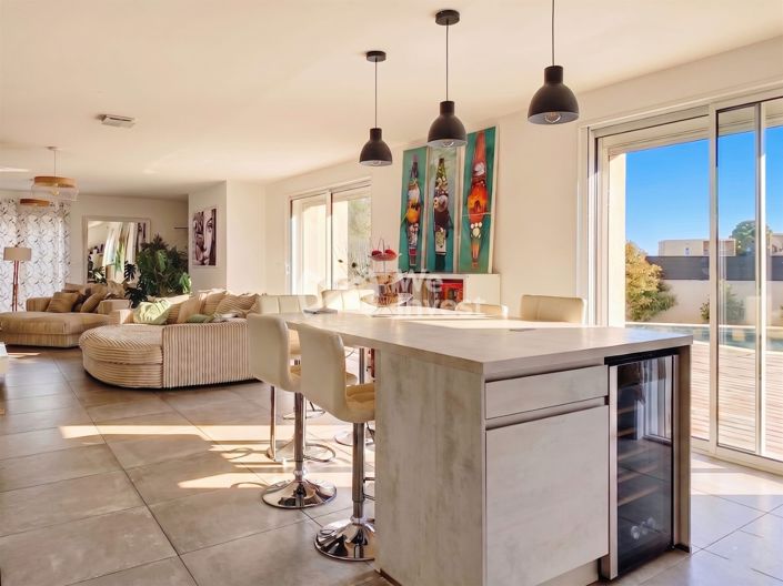 Image No.3-4 Bed House for sale