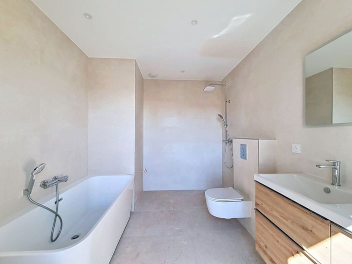 Image No.11-4 Bed Property for sale