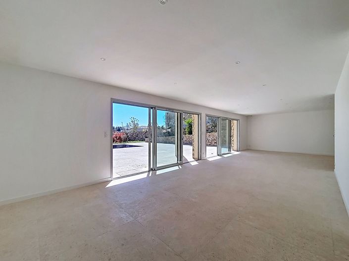 Image No.5-4 Bed Property for sale