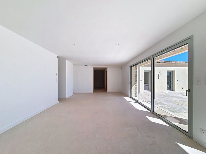 Image No.7-4 Bed Property for sale