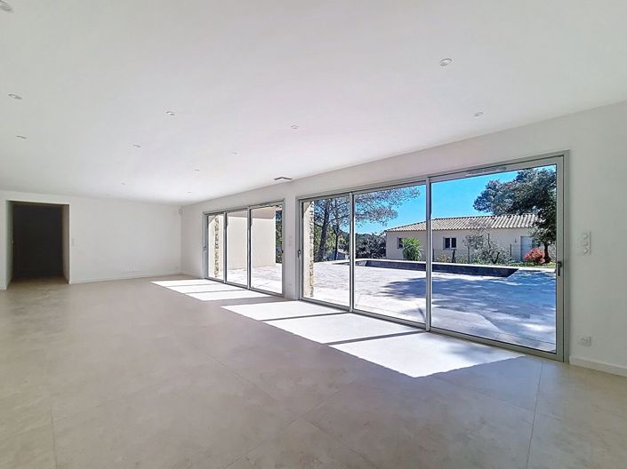 Image No.7-4 Bed Property for sale