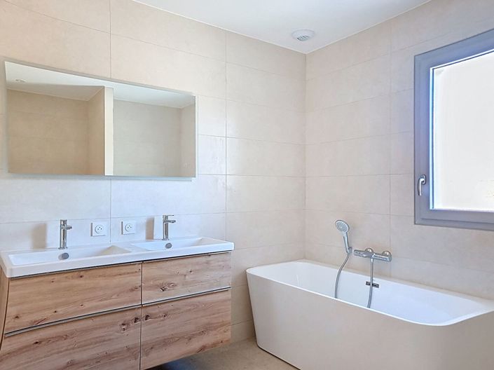 Image No.9-Propriété de 3 chambres à vendre à Nîmes