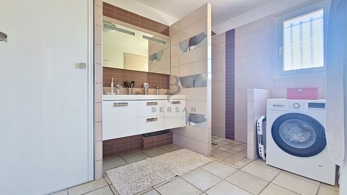 Image No.10-3 Bed House for sale