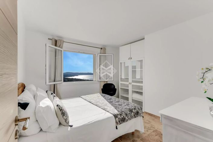 Image No.14-4 Bed House for sale