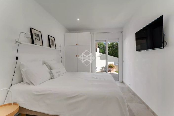 Image No.15-4 Bed House for sale