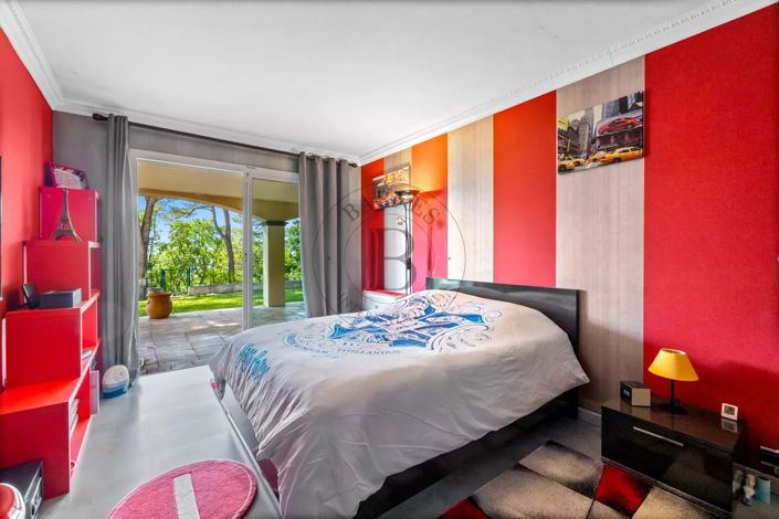 Image No.11-5 Bed House for sale