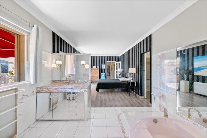 Image No.6-5 Bed House for sale