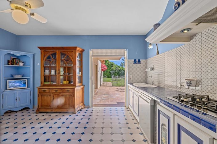 Image No.7-5 Bed House for sale