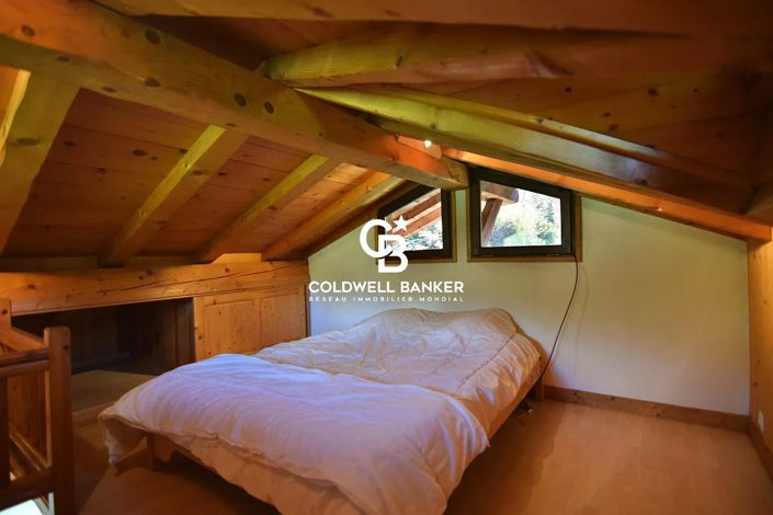 Image No.18-6 Bed House for sale
