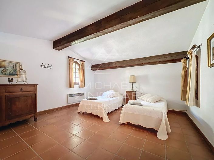 Image No.10-8 Bed House for sale