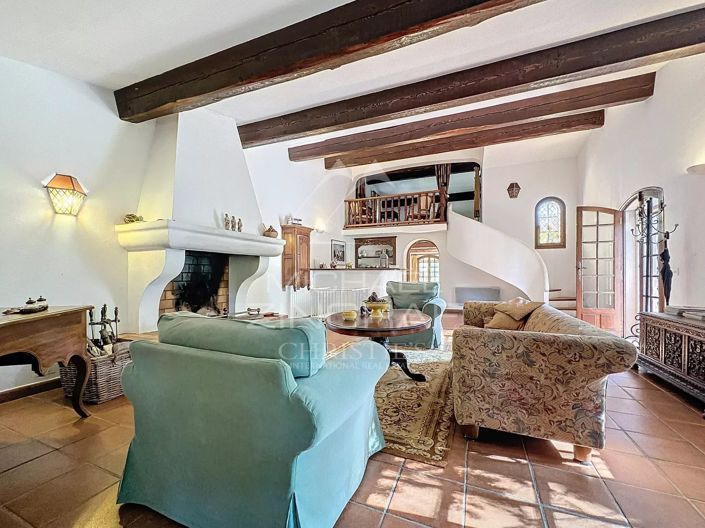 Image No.5-8 Bed House for sale