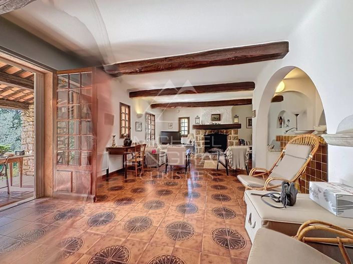 Image No.6-8 Bed House for sale