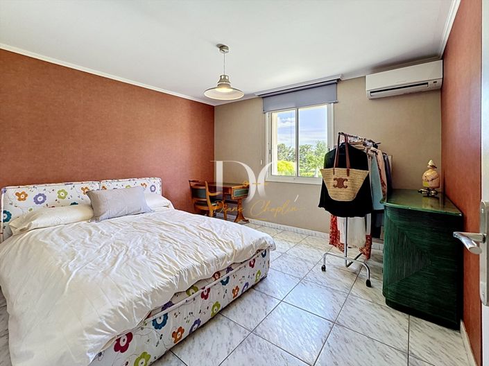 Image No.16-5 Bed House for sale