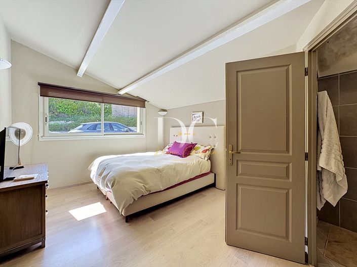 Image No.19-5 Bed House for sale