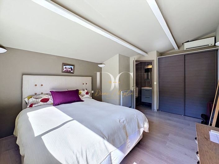 Image No.23-5 Bed House for sale
