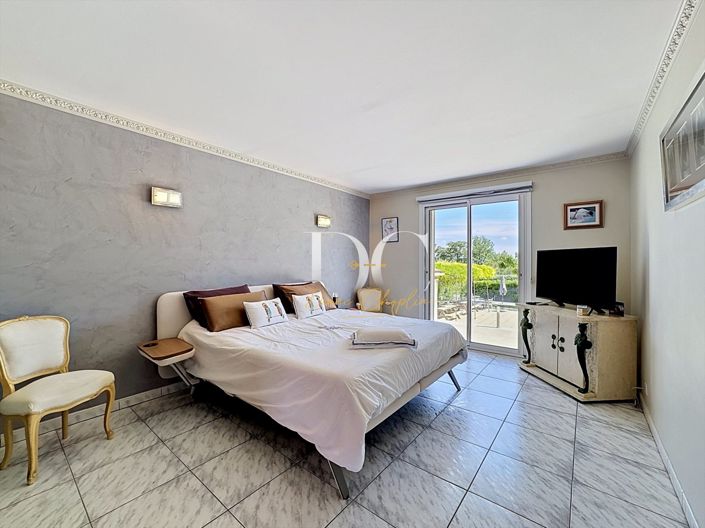 Image No.6-5 Bed House for sale