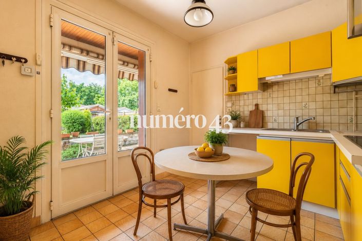 Image No.3-4 Bed House for sale