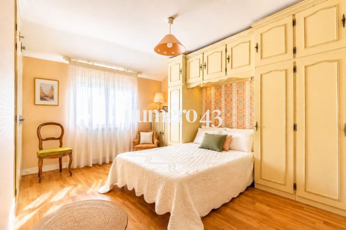 Image No.8-4 Bed House for sale