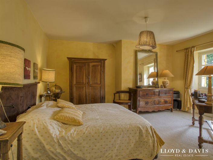 Image No.12-5 Bed House for sale