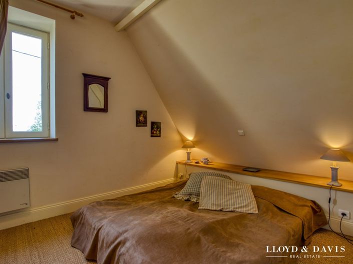 Image No.20-5 Bed House for sale