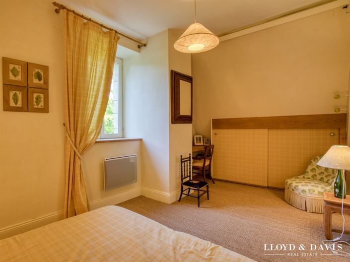 Image No.21-5 Bed House for sale