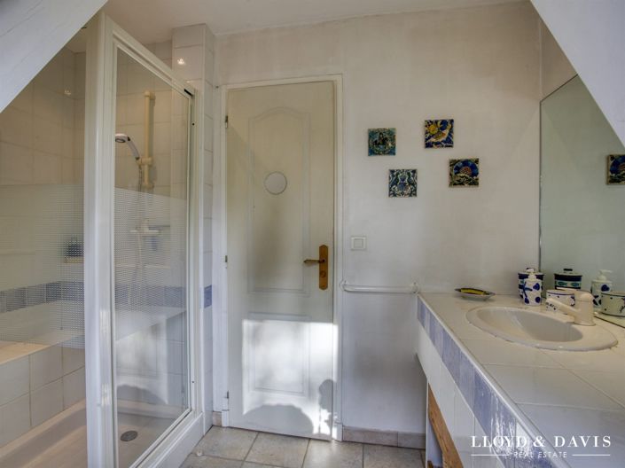 Image No.22-5 Bed House for sale