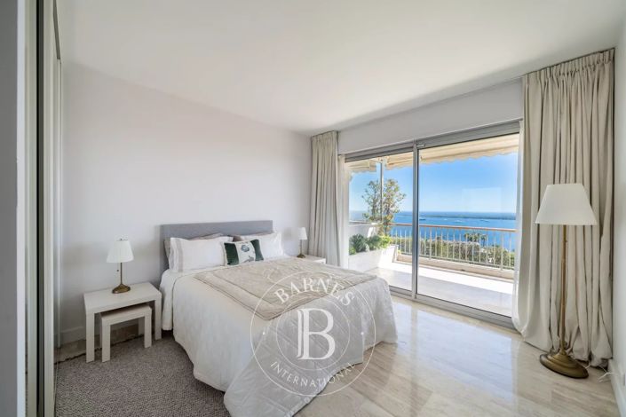 Image No.15-5 Bed Apartment for sale