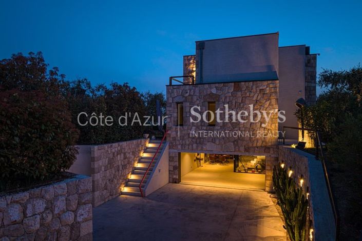 Image No.12-3 Bed Property for sale