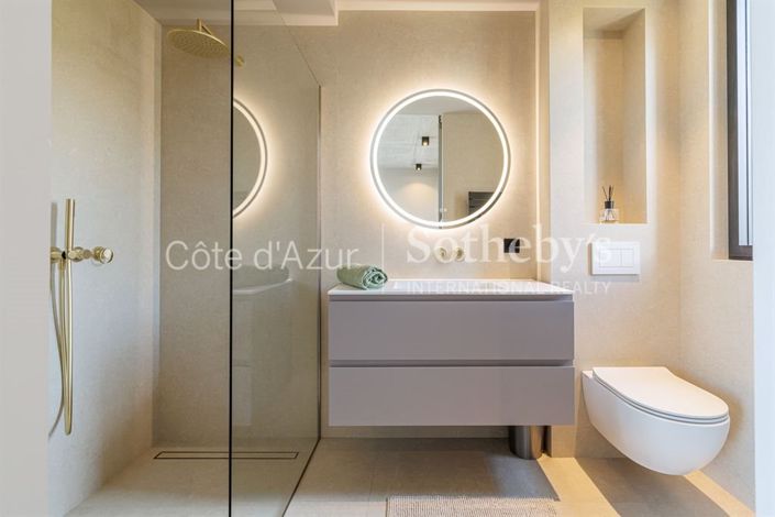 Image No.17-3 Bed Property for sale