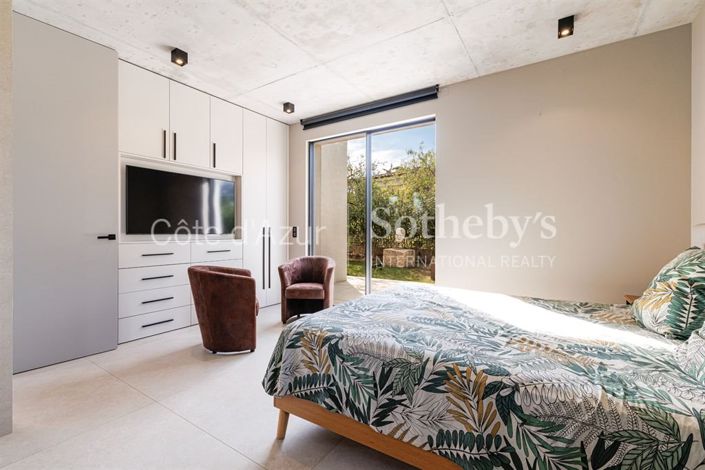 Image No.18-3 Bed Property for sale