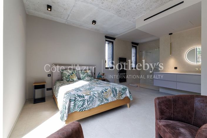 Image No.19-3 Bed Property for sale