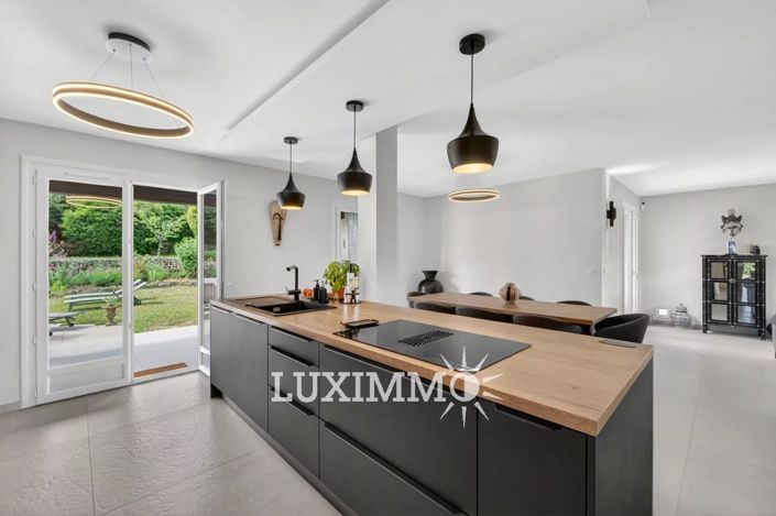 Image No.7-5 Bed House for sale